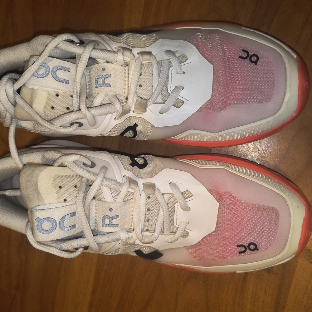 On Roger Pro 2 Women's Size 9.5